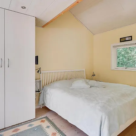 Four-bedroom Holiday In Vaggerlose Hébergement de vacances *