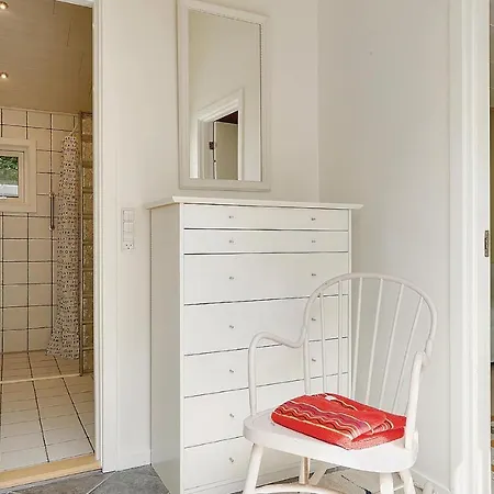 Four-bedroom Holiday In Vaggerlose Hébergement de vacances *