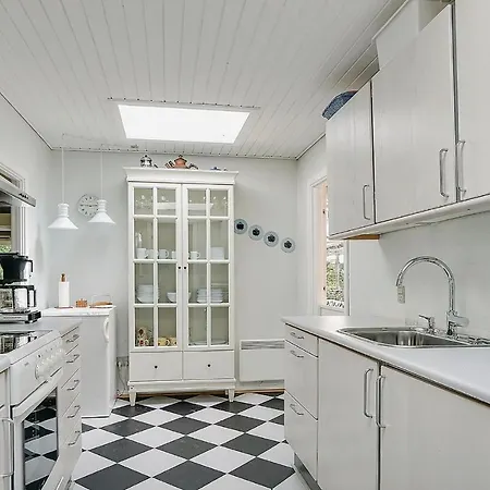 Four-bedroom Holiday In Vaggerlose * Bøtø By