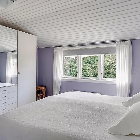 Four-bedroom Holiday In Vaggerlose Hébergement de vacances *